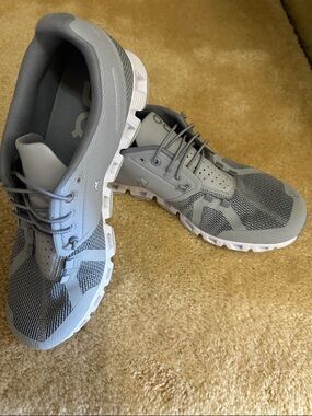 On Cloud 6 Women’s Running Shoes - Swiss Engineered Glacier